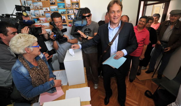 Zadar, 190513.Lokalni izbori 2013. Otprilike 3,7 milijuna biraca danas bira opcinske nacelnike, gradonacelnike i zupane, te lokalna i regionalna predstavnicka tijela za iduce cetiri godine.Na fotografiji: kandidat za gradonacelnika Bozidar Kalmeta na b