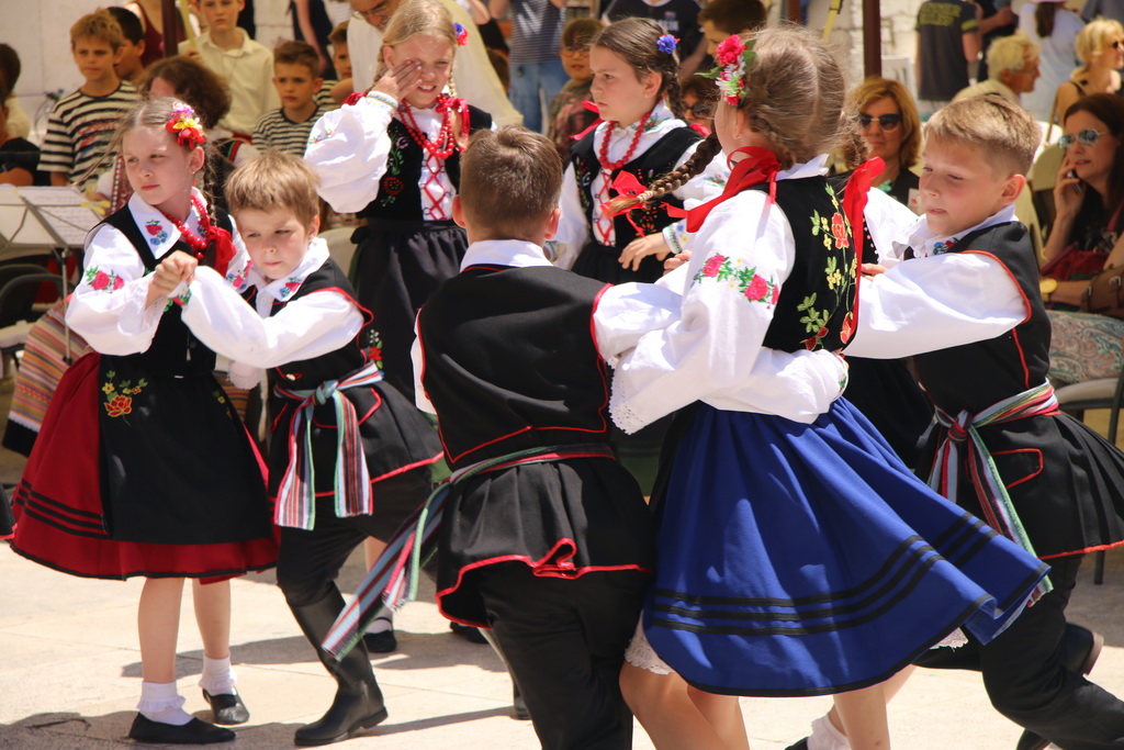 OŠ Zadarski otoci, učenici na Narodnom trgu