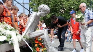 Odavanje počasti Draženu Petroviću povodom 24. obljetnice smrti