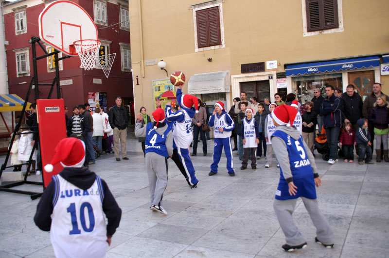 Božićni sajam na Forumu i Sv. Nikola na Narodnom trgu