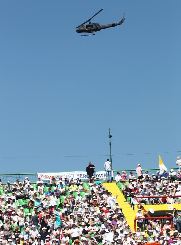 Sarajevo, Bosna i Hercegovina – Sluzbeni posjet pape Franje Sarajevu. Ovo je treci papinski posjet Bosni i Hercegovini. Prethodni posjeti pape Ivana Pavla II bili su pastoralni dok je posjet pape Franje primarno drzavnicki. Nakon susreta s drzavnim duznos Sarajevo, Bosna i Hercegovina – Sluzbeni posjet pape Franje Sarajevu. Ovo je treci papinski posjet Bosni i Hercegovini. Prethodni posjeti pape Ivana Pavla II bili su pastoralni dok je posjet pape Franje primarno drzavnicki. Nakon susreta s drzavnim duznos