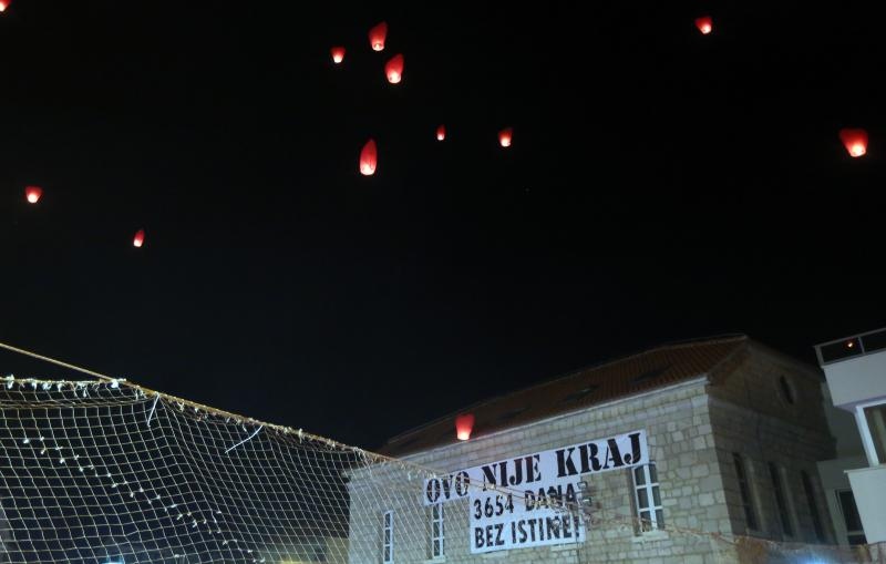 Vodice: Puštanjem lampiona obilježena 10. obljetnica Kornatske tragedije Vodice: Puštanjem lampiona obilježena 10. obljetnica Kornatske tragedije