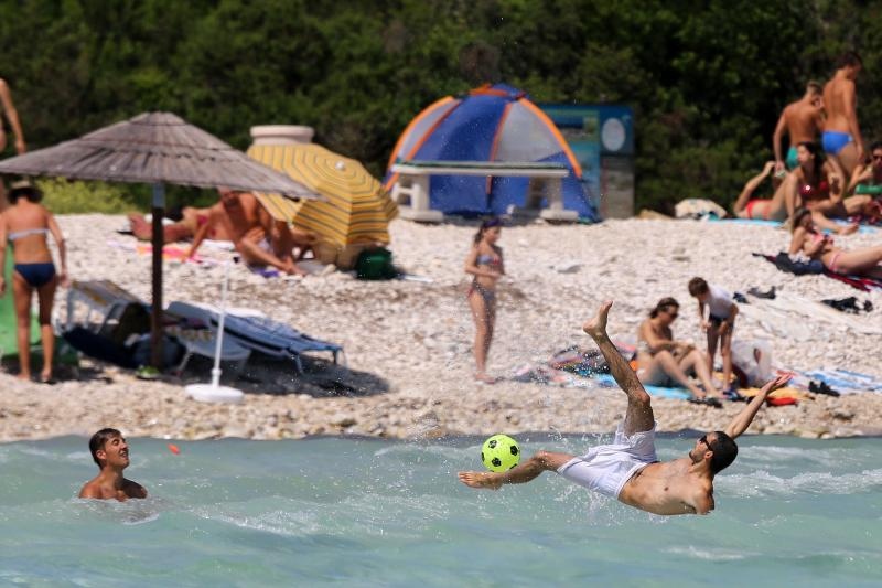 Ljetni dana na dugootočkoj plaži Sakarun, biseru Mediterana s prekrasnim tirkiznim morem, Foto: Filip Brala/PIXSELL Ljetni dana na dugootočkoj plaži Sakarun, biseru Mediterana s prekrasnim tirkiznim morem, Foto: Filip Brala/PIXSELL