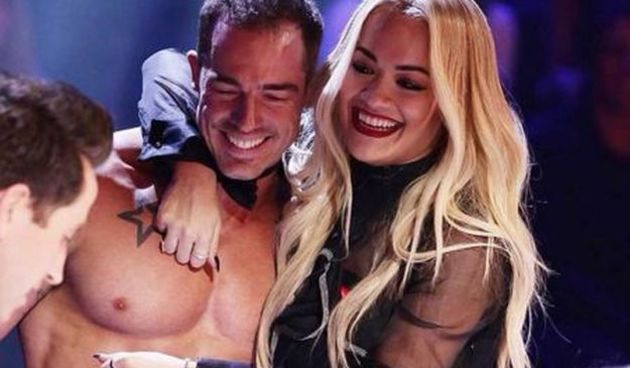 Riti Ora u X faktoru za rođendan poklonili stripera