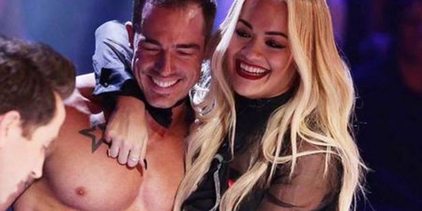 Riti Ora u X faktoru za rođendan poklonili stripera Riti Ora u X faktoru za rođendan poklonili stripera