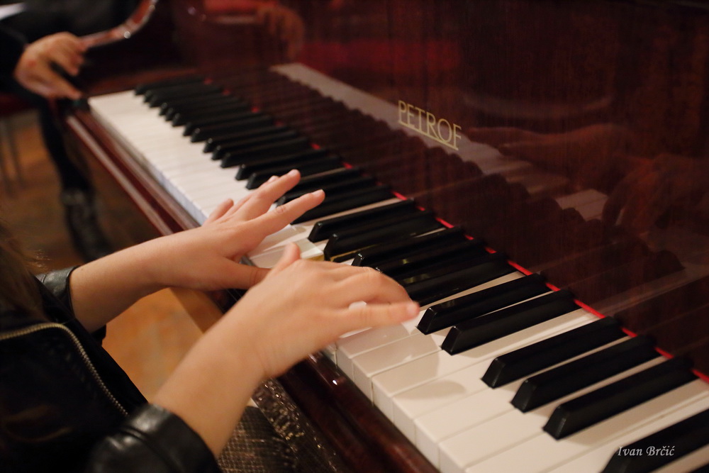 Božićni koncert male škole glazbe “Arete” Božićni koncert male škole glazbe “Arete”