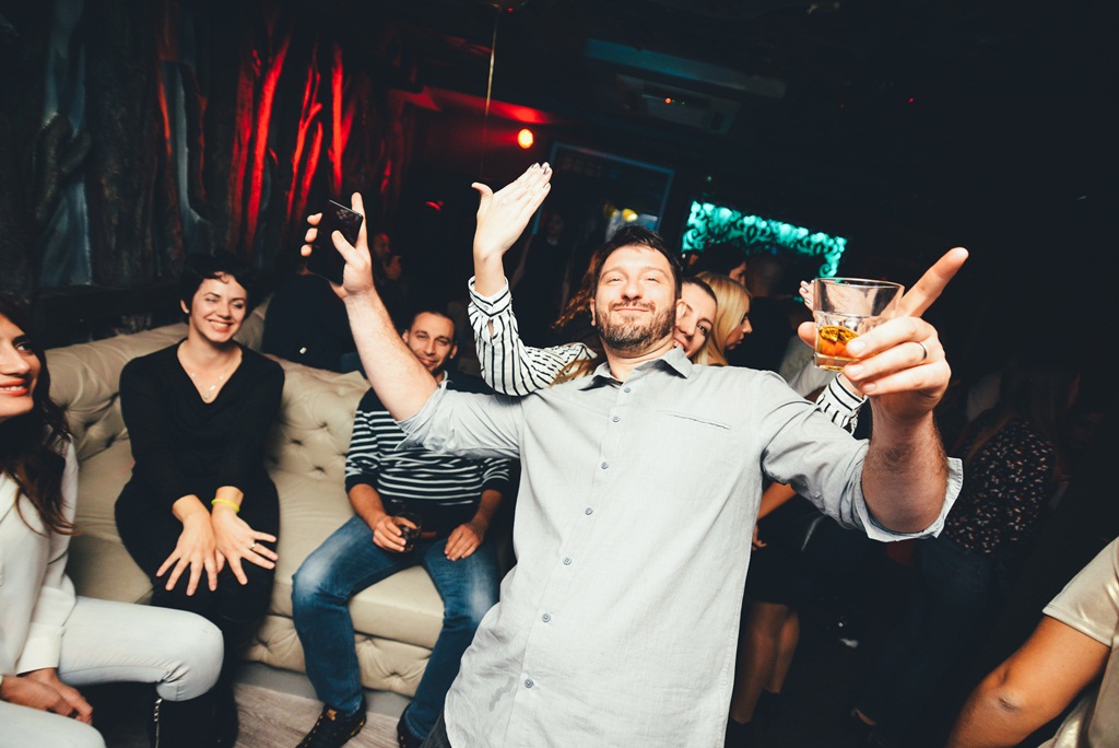 Votka party u Svarog Baru, Foto: Iva Perinčić Votka party u Svarog Baru, Foto: Iva Perinčić