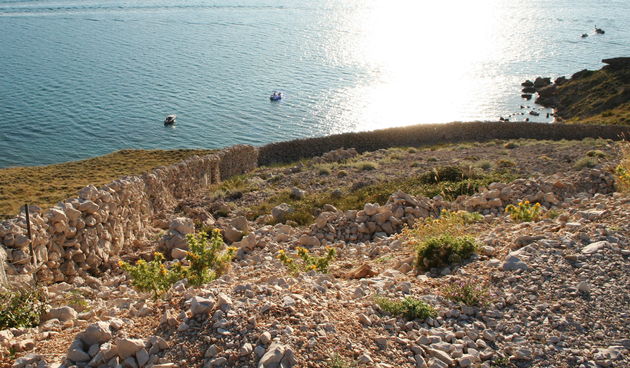 Suhozidi na Pagu (foto: J. Portada)