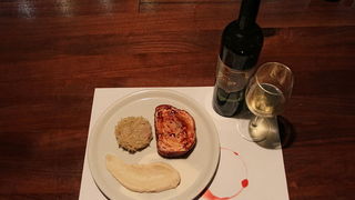 Restoran bar Atrij: Finger Food & Wine Selection, Foto: Iva Perinčić Restoran bar Atrij: Finger Food & Wine Selection, Foto: Iva Perinčić