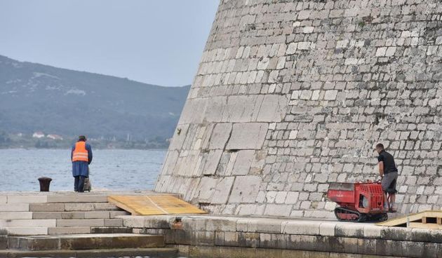 U Foši se postavlja nova LED javna rasvjeta. Foto: Dino Stanin/PIXSELL