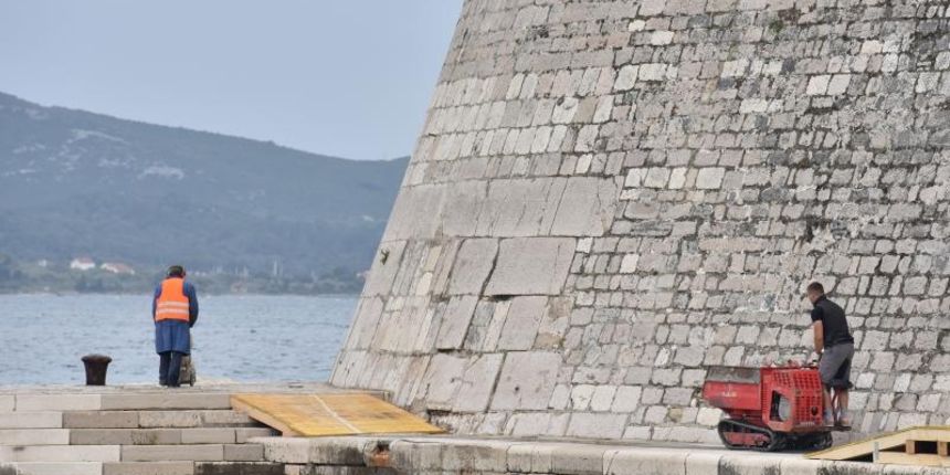 U Foši se postavlja nova LED javna rasvjeta. Foto: Dino Stanin/PIXSELL