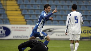 Varazdin, 080510.
Na gradskom stadionu u Varazdinu igra se 29. kolo prve HNL izmedju Varteksa i Zadra. Varteks je pobjedio 1:0 pogotkom Matije Smrekara.
Na slici: Matija Smrekar slavi pogodak.
Foto: Zeljko Hajdinjak / CROPIX