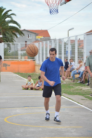 U povodu blagdana Kraljice Mira u Stanovima odigrana utakimica između veterana KK Zadar i Stanova, Foto: Iva Perinčić U povodu blagdana Kraljice Mira u Stanovima odigrana utakimica između veterana KK Zadar i Stanova, Foto: Iva Perinčić