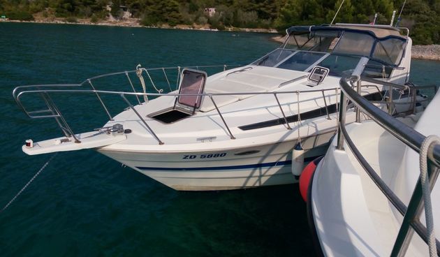 Vlasnik ozlijeđen prilikom gašenja požara na gliseru u Lamjani