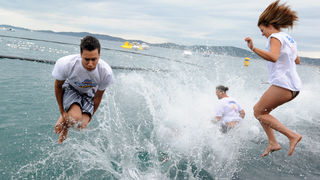 Danas se na zadarskoj rivi cetvrtu godinu za redom odrzava manifestacija Milenijum Jump. Foto : Andrija Lucic / CROPIX