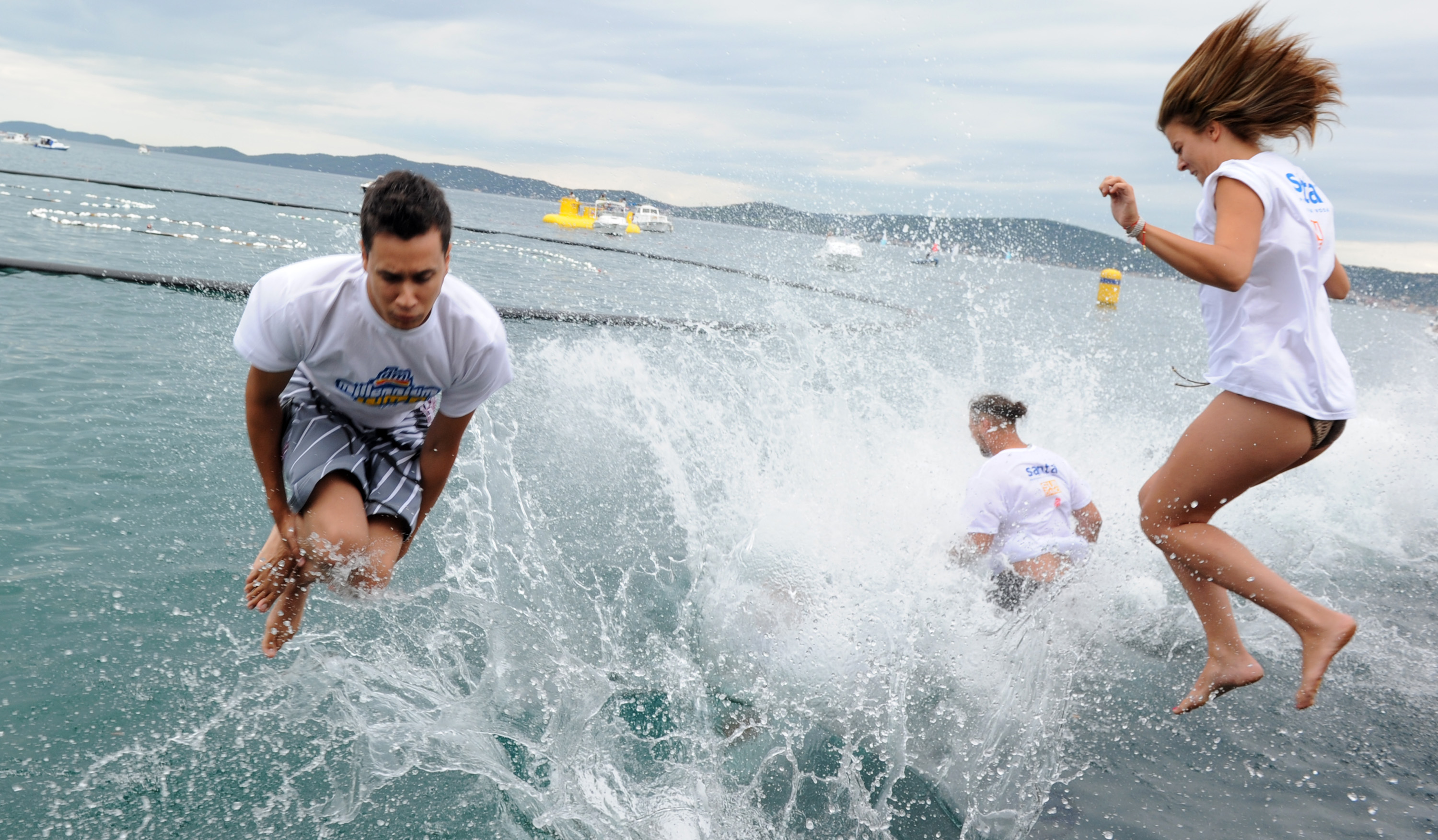 Danas se na zadarskoj rivi cetvrtu godinu za redom odrzava manifestacija Milenijum Jump. Foto : Andrija Lucic / CROPIX