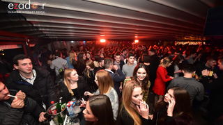 Tisuće Zadrana uživalo na krcatom Narodnom trgu i Tgu Petra Zoranića uz Tomislava Bralića i klapu Intrade Tisuće Zadrana uživalo na krcatom Narodnom trgu i Tgu Petra Zoranića uz Tomislava Bralića i klapu Intrade