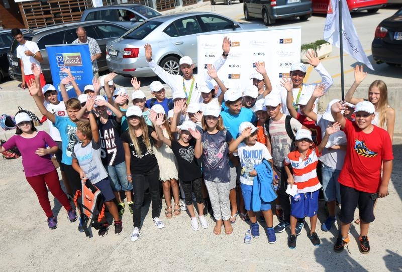 Zlatni olimpijci Fantela i Marenić družili se sa šibenskom djecom povodom dana jedrenja. Photo: Duško Jaramaz/PIXSELL Zlatni olimpijci Fantela i Marenić družili se sa šibenskom djecom povodom dana jedrenja. Photo: Duško Jaramaz/PIXSELL