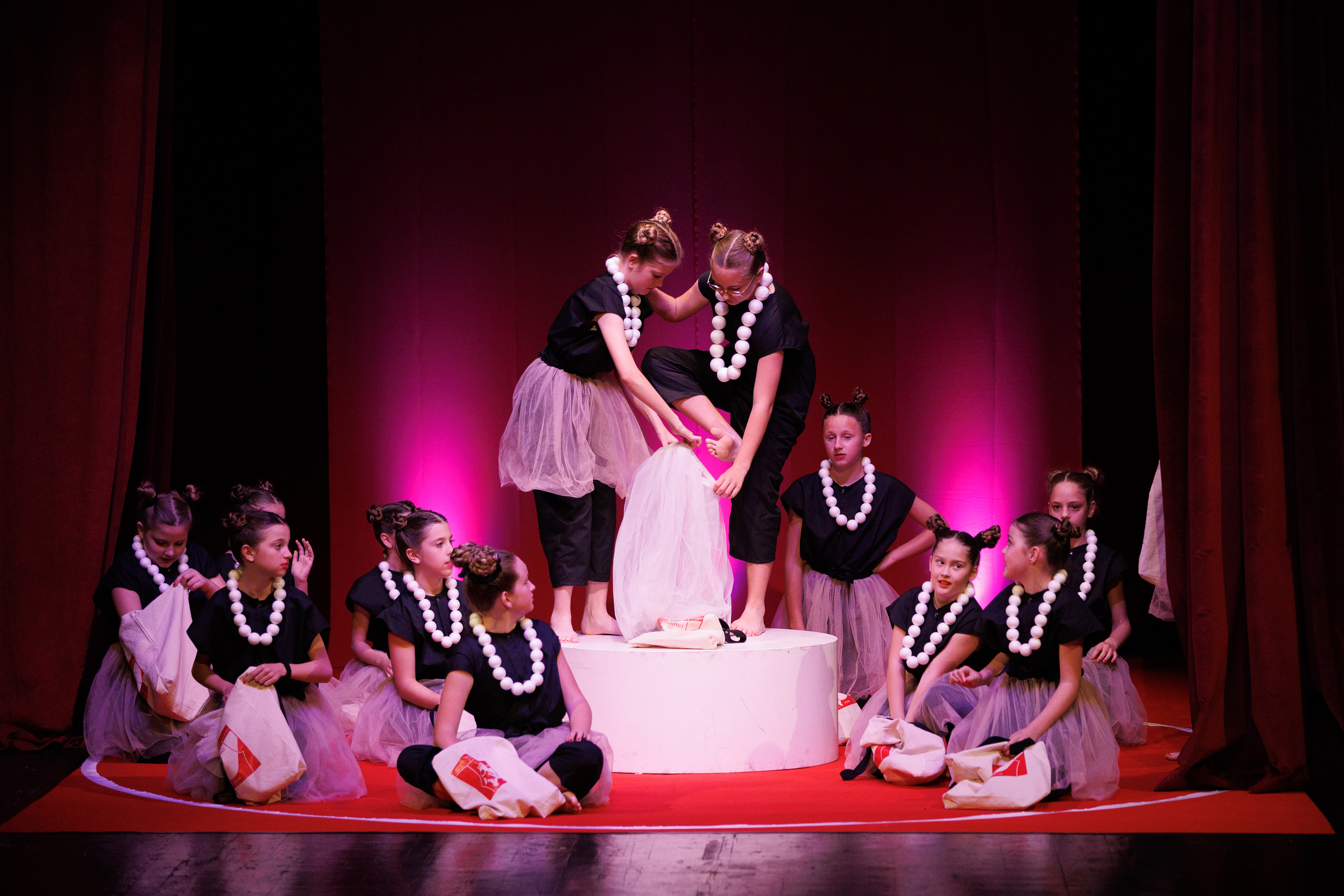 Igrajmo se: Zabranjeno mlađima od 15 strana A