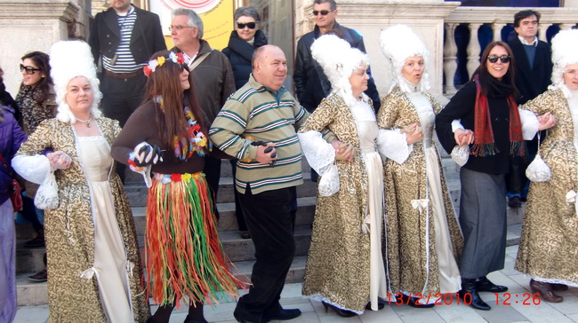 Zadarski karneval 2010: KUD “Druzina” Pag na Narodnom trgu