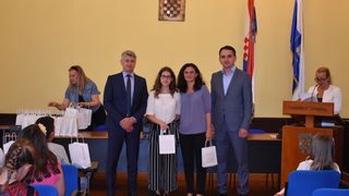 Župan ugostio nagrađene učenike osnovnih i srednjih škola Župan ugostio nagrađene učenike osnovnih i srednjih škola