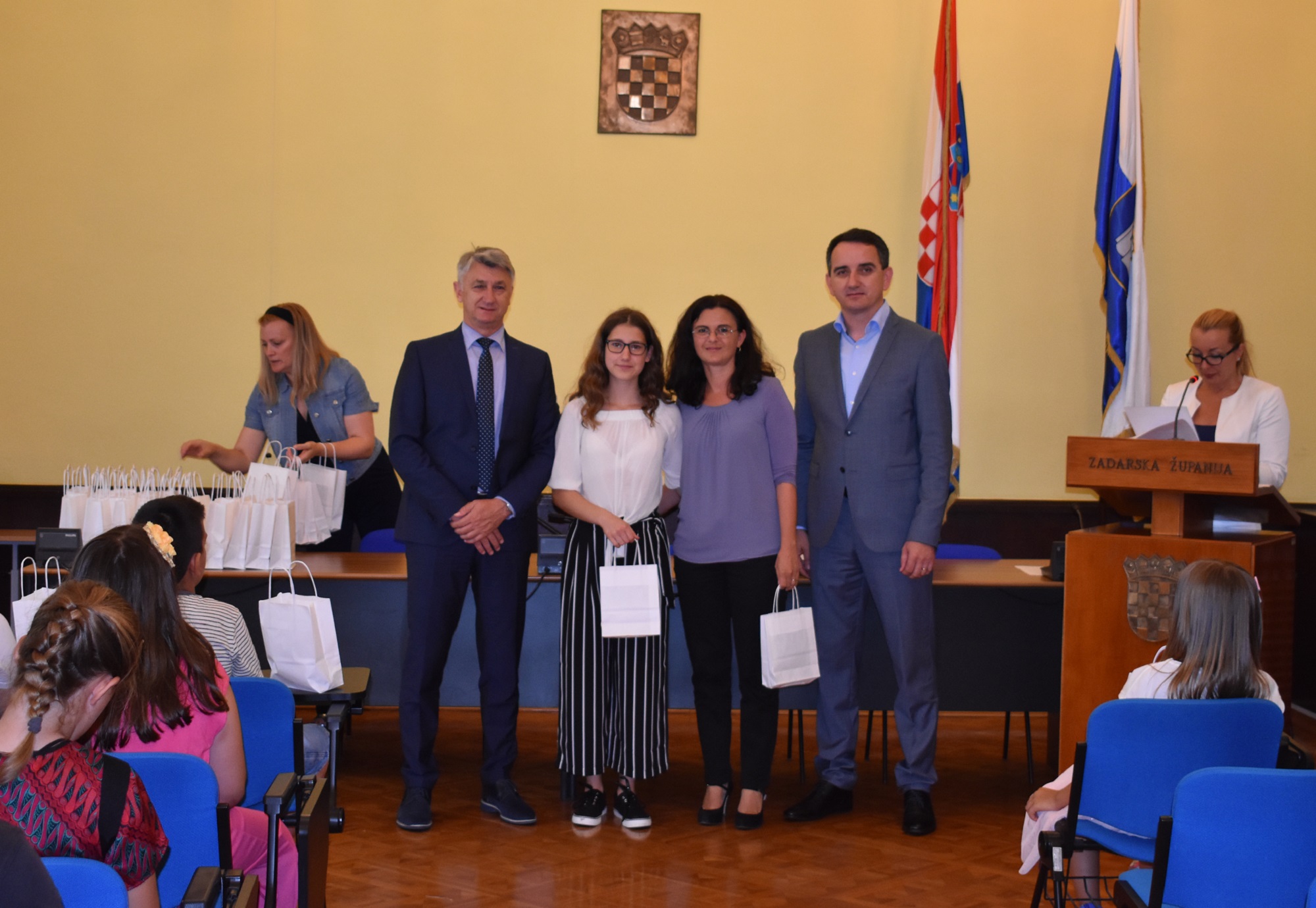 Župan ugostio nagrađene učenike osnovnih i srednjih škola Župan ugostio nagrađene učenike osnovnih i srednjih škola