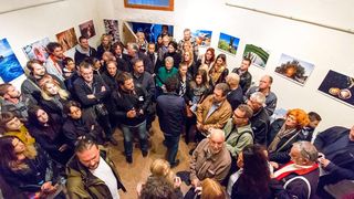 Galerija Kapetanova kula: Svečano otvorenje izložbe “Rastočeno vrime” Stipe Suraća. Foto: Mladen Radolović Mrlja Galerija Kapetanova kula: Svečano otvorenje izložbe “Rastočeno vrime” Stipe Suraća. Foto: Mladen Radolović Mrlja