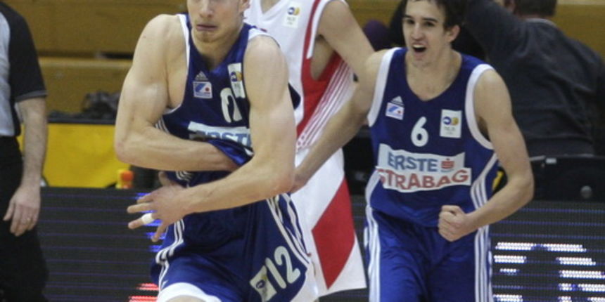 Zagreb, 311010. KC Drazen Petrovic. Zavrsni turnir Kupa Kresimir Cosic, Cedevita – Zadar. KK Zadar zbog nepodmirenih obaveza prema nekim igracima igra sa sastavom u kojem je 5 juniora i 1 kadet. Na slici: Slavlje kosarkasa Zadra nakon pobjede 83-82 nad Ce Zagreb, 311010. KC Drazen Petrovic. Zavrsni turnir Kupa Kresimir Cosic, Cedevita – Zadar. KK Zadar zbog nepodmirenih obaveza prema nekim igracima igra sa sastavom u kojem je 5 juniora i 1 kadet. Na slici: Slavlje kosarkasa Zadra nakon pobjede 83-82 nad Ce