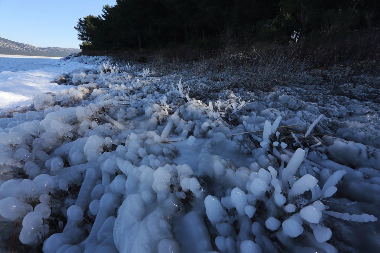 Šetnja po zaleđenom i bajkovitim Vranskim jezerom Šetnja po zaleđenom i bajkovitim Vranskim jezerom