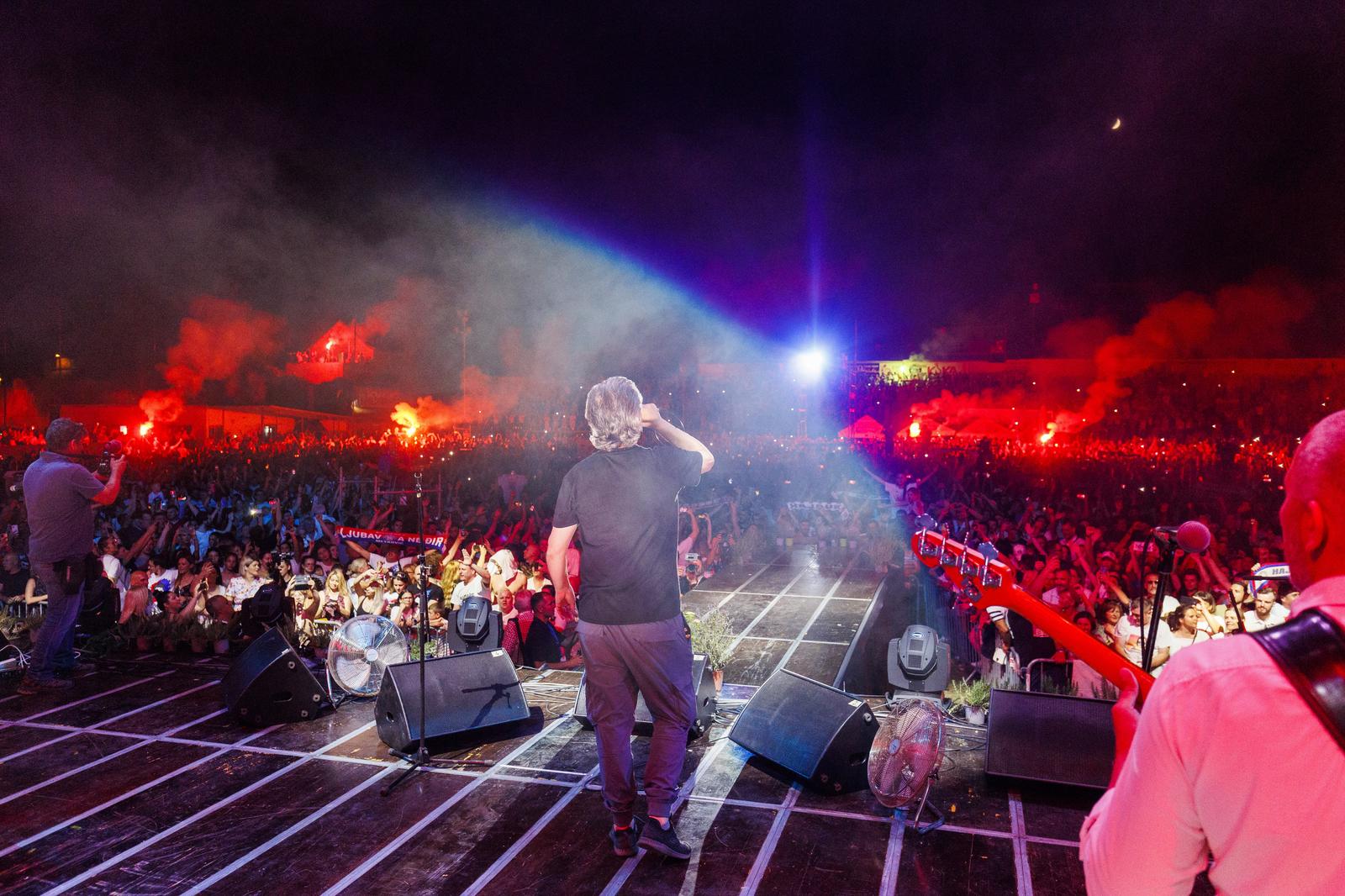 Mišo Kovač i prijatelji na Starom placu u Splitu Mišo Kovač i prijatelji na Starom placu u Splitu