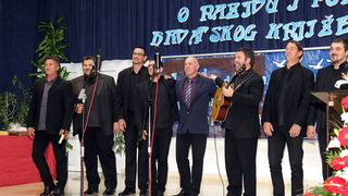 OŠ Smiljevac: Obilježena 50. godina Deklaracije o nazivu i položaju hrvatskoga jezika OŠ Smiljevac: Obilježena 50. godina Deklaracije o nazivu i položaju hrvatskoga jezika