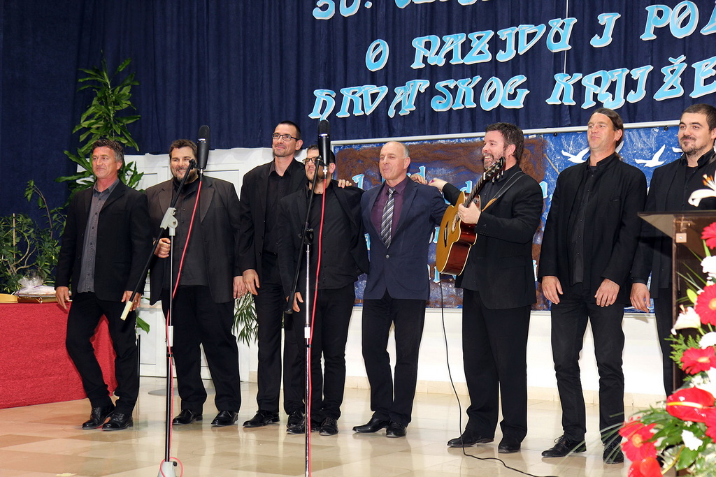 OŠ Smiljevac: Obilježena 50. godina Deklaracije o nazivu i položaju hrvatskoga jezika OŠ Smiljevac: Obilježena 50. godina Deklaracije o nazivu i položaju hrvatskoga jezika