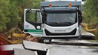 Zbog zarobljenog kamiona ne prometuje se cestom Poljica- Mazija