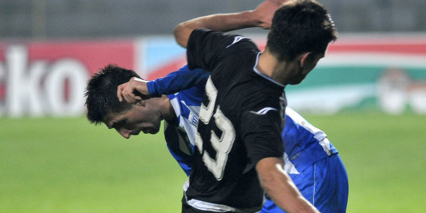 Zagreb, 231010.
Karlovac, 1. HNL, Karlovac – Lokomotiva.
Na slici: Ivan Peko (23) i Milos Musulin (13).
Foto: Bruno Konjevic / CROPIX Zagreb, 231010.
Karlovac, 1. HNL, Karlovac – Lokomotiva.
Na slici: Ivan Peko (23) i Milos Musulin (13).
Foto: Bruno Konjevic / CROPIX