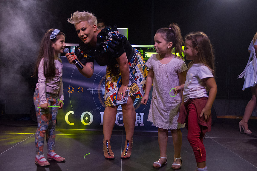 Mještani Bibinja sinoć su uživali u vrhunskom koncertu grupe Colonija na sportskom centru Crljenica Mještani Bibinja sinoć su uživali u vrhunskom koncertu grupe Colonija na sportskom centru Crljenica