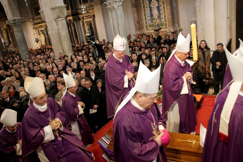 Posljednji ispraćaj nadbiskupa Marijana Oblaka