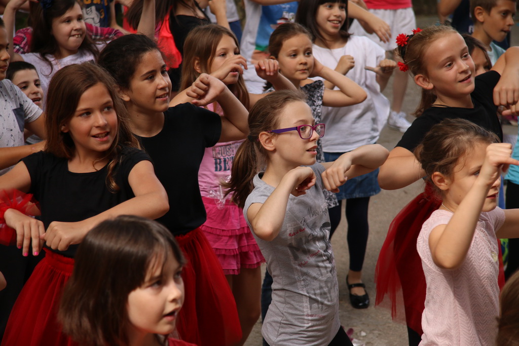 Posljednji dan nastave u OŠ Petra Preradovića u ritmu zumbe Posljednji dan nastave u OŠ Petra Preradovića u ritmu zumbe