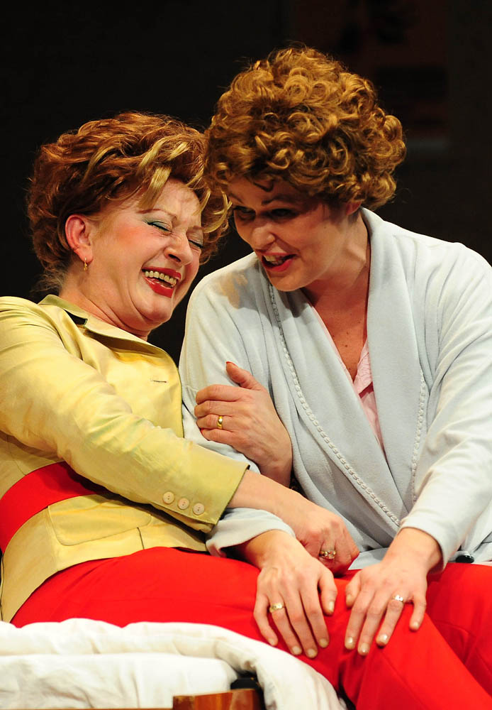 Zadar, 18.02.2013. snimio: Nenad Marčev
premijera HNK Zadar
Nikolaj Koljada: KOKOŠ, komedija
redatelj: Dražen Ferenčina
Igraju: Jasna Ančić, Tamara Šoletić, Žana Bumber,
Ivica Jončić, Mirko Šatalić,
Vinko Radovčič, Mimi Zadarski, Anto Zadar, 18.02.2013. snimio: Nenad Marčev
premijera HNK Zadar
Nikolaj Koljada: KOKOŠ, komedija
redatelj: Dražen Ferenčina
Igraju: Jasna Ančić, Tamara Šoletić, Žana Bumber,
Ivica Jončić, Mirko Šatalić,
Vinko Radovčič, Mimi Zadarski, Anto