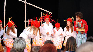 Polaznici dramsko lutkarske radionice Donatolina iz Kazališta lutaka Zadar gostovali su na ovogodišnjem Međunarodnom dječjem festivalu u Šibeniku sa predstavom “Šuma Striborova”, foto: Dino Bara Polaznici dramsko lutkarske radionice Donatolina iz Kazališta lutaka Zadar gostovali su na ovogodišnjem Međunarodnom dječjem festivalu u Šibeniku sa predstavom “Šuma Striborova”, foto: Dino Bara