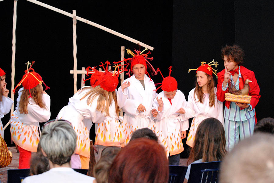 Polaznici dramsko lutkarske radionice Donatolina iz Kazališta lutaka Zadar gostovali su na ovogodišnjem Međunarodnom dječjem festivalu u Šibeniku sa predstavom “Šuma Striborova”, foto: Dino Bara Polaznici dramsko lutkarske radionice Donatolina iz Kazališta lutaka Zadar gostovali su na ovogodišnjem Međunarodnom dječjem festivalu u Šibeniku sa predstavom “Šuma Striborova”, foto: Dino Bara