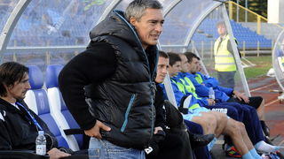 Karlovac, 051111.
Igraliste Branko Cavlovic Cavlek.
Nogometna utakmica 14.kola 1.HNL izmedju NK Karlovac i NK Zadar.
Na slici: Damir Petravic trener NK Karlovac.
Foto: Damir Krajac / CROPIX