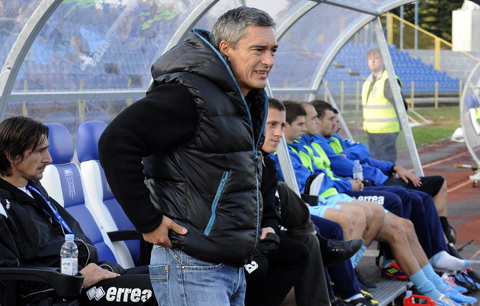 Karlovac, 051111.
Igraliste Branko Cavlovic Cavlek.
Nogometna utakmica 14.kola 1.HNL izmedju NK Karlovac i NK Zadar.
Na slici: Damir Petravic trener NK Karlovac.
Foto: Damir Krajac / CROPIX