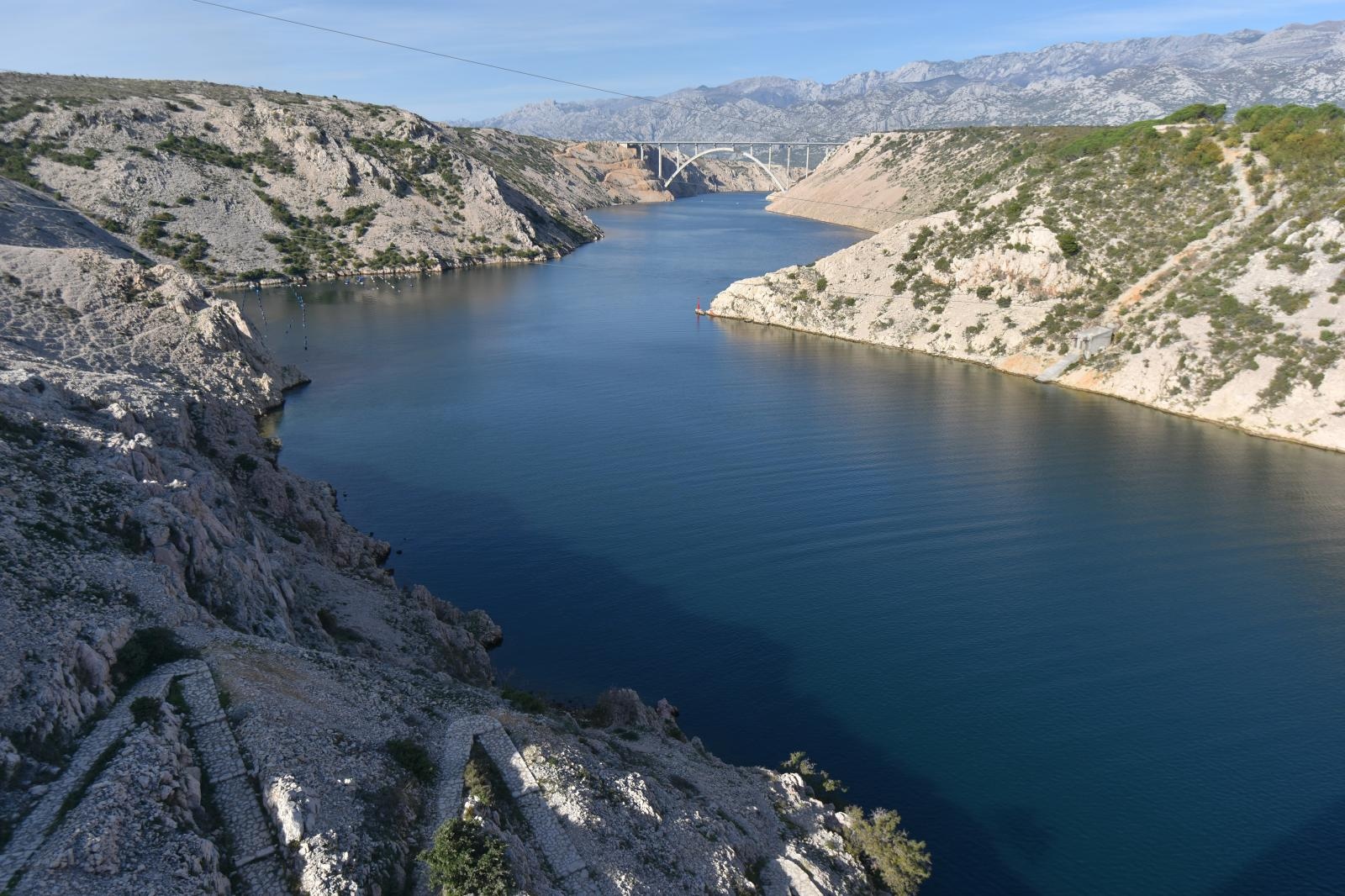 Skokom s Masleničkog mosta pilot kanadera počinio samoubojstvo