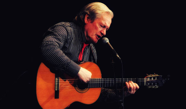 Zadar, 14.02.2013. snimio: Nenad Marčev Kantautor i šansonjer IBRICA JUSIĆ Koncert povodom Valentinova Dvorana HNK Zadar