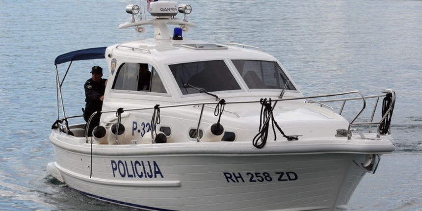 Zadar, 18032011.
Danas su djelatnici PU Zadar na Istarskoj obali predstavili  novo plovilo. Radi se o brodu tipa C proizvodnje Piculjanj, tip Rab 830 Patrol duzina 8,3 metra.
Na slici: Piculjan 830.
Foto: Vladimir Ivanov / CROPIX