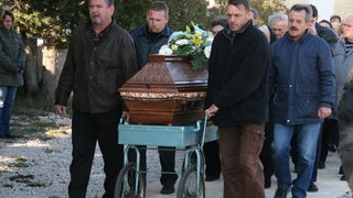 Tisnjanska Dubrava (Murter): Posljednji ispracaj Dragana Vlasica Vlaje, 16.2.2009. Tisnjanska Dubrava (Murter): Posljednji ispracaj Dragana Vlasica Vlaje, 16.2.2009.