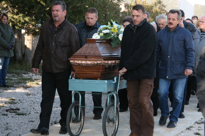 Tisnjanska Dubrava (Murter): Posljednji ispracaj Dragana Vlasica Vlaje, 16.2.2009. Tisnjanska Dubrava (Murter): Posljednji ispracaj Dragana Vlasica Vlaje, 16.2.2009.