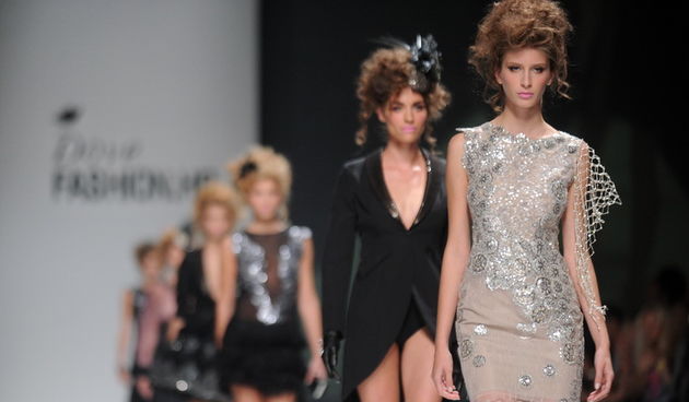 Zagreb, 290911.
Velesajam, paviljon 5.
Modne revije i poznati na Dove Fashion.hr proljece ljeto 2012. Prvi dan su izlagali kreatori Ivica Skoko, Martina Felja, AMDS by ALDUK i IK STUDIO.
Na slici: kreacije Ivica Skoko.
Foto: Srdjan Vrancic / CROPIX