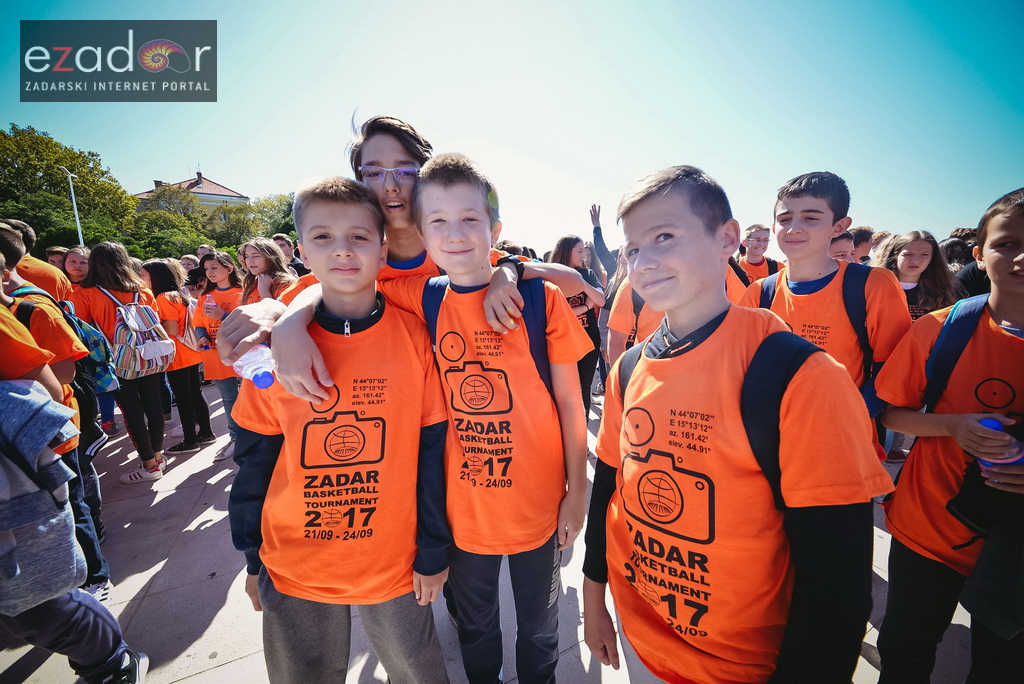 #ZDBT2017: Snimanje Milenijske fotografije košarkaške lopte na Pozdravu suncu #ZDBT2017: Snimanje Milenijske fotografije košarkaške lopte na Pozdravu suncu