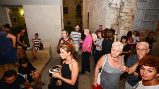 “Ana i Ona” naziv je predstave čijom je premijerom sinoć u zadarskom Kazalištu lutaka započela umjetnička revija pod nazivom “Nosi se Teatro Verrdi”.